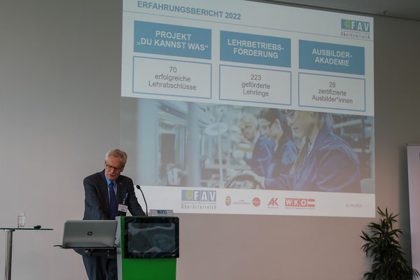 Vortrag zum Erfahrungsbericht 2022 auf Bühne