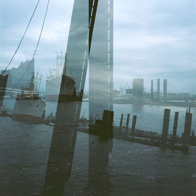 Elbe im April 2020 - Werk "Out of balance". Foto-Serie "Corona-Folgen". Foto (c)Anka Blank