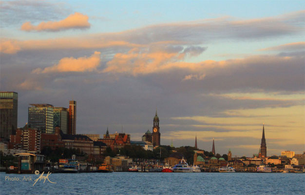 _autumn evening_ Hamburg skyline - Foto: 2019 (c)Anka