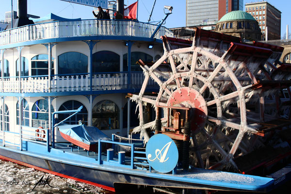 _Eisfahrt_Nil-Dampfer auf der Elbe im März. Foto: (c)Ank 3/2018