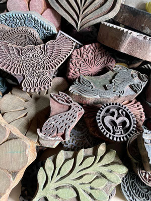 Entdecke die Schönheit des Blockprints in Wädenswil, Schweiz: Erlebe kreative Kurse, die die traditionelle indische Kunst mit Schweizer Know-how vereinen.