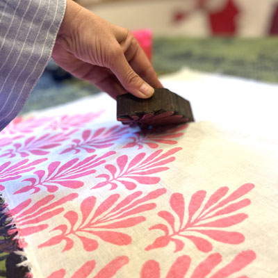  Blockprint-Stempel für individuelle Designs auf Stoff.