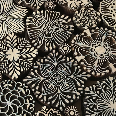 Einzigartige Textildruckkurse in der Schweiz: Lerne die Kunst des Blockprints mit exklusiven indischen Holzstempeln, designt und produziert in der Schweiz und Indien.