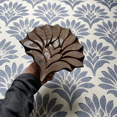 Blockprint Stempel aus meinen Atelier. Bedruckte Halstücher aus eigener Produktion in der Schweiz