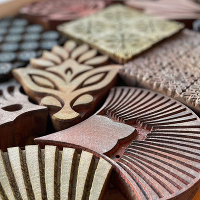 Nachhaltiges Upcycling von Textilien mit Blockdruck-Technik