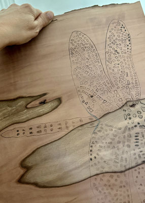     Schnitzen von Druckstöcken für Blockprint nach jahrhundertealter Handwerkskunst in Wädenswil