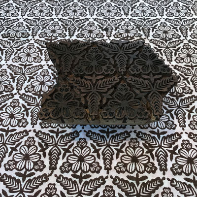Einzigartige Textildruck-Workshops in Wädenswil, Zürich, Schweiz: Entdecke die Kunst des Blockprints mit handgefertigten Stempeln, entworfen und produziert in Wädenswil und Indien