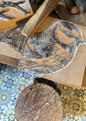 Holzstempel-Schnitzerei, seltenes Blockprint-Handwerk in der Schweiz