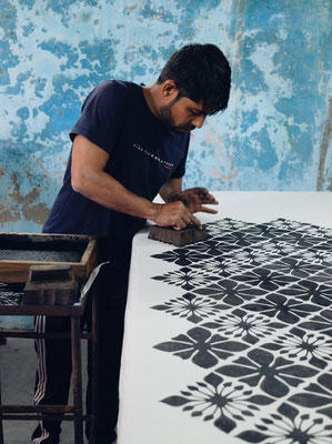 Authentische Blockprint-Produkte: Entworfen in der Schweiz, in unserer eigenen Manufaktur in Indien produziert.