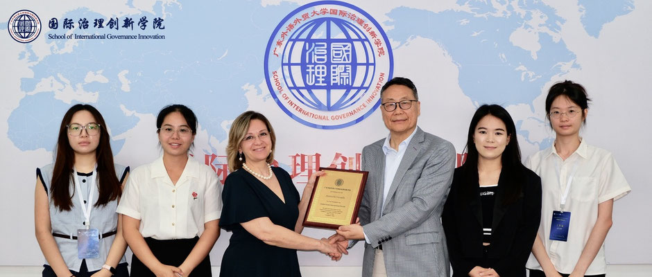 Prof YANG Jian of the School of International Governance Innovation, Guangdong University of Foreign Studies, presenting a token of appreciation to A Vassallo, Managing Director IOI