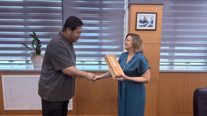 YANG Jinkun, Deputy Director-General NMDIS and Antonella Vassallo, Managing Director IOI