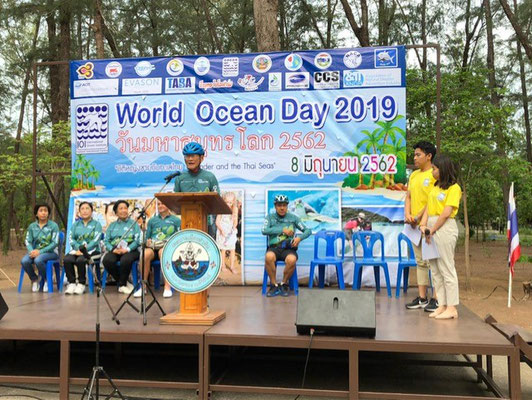 IOI THAILAND & IOI SINGAPORE FP: During the opening ceremony of the organised biking campaign, Dr. Cherdsak Virapat (fmr. Executive Director of IOI) read out a short message from Awni Behnam (Hon. President of IOI)