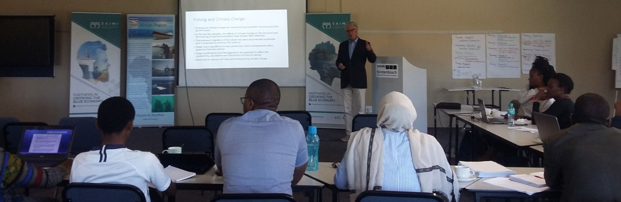 Professor Larry Hildebrand (Member of the IOI Governing Board) delivering his lecture during the training programme. Photo Credit: IOI SA