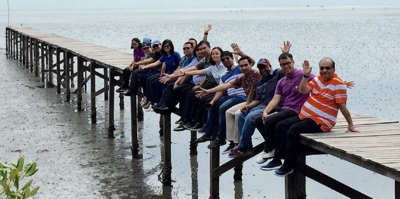 Class of 2019 on the mangrove boardwalk. Photo credit: IOI Thailand