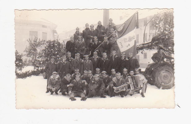 Foto coscritti del 1941 sotto la neve, Piazza S. Maria