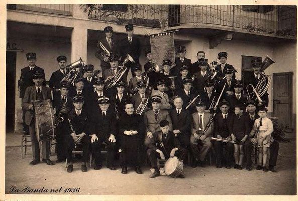 Foto Banda nel 1936 - Cortile Circolo Margherita