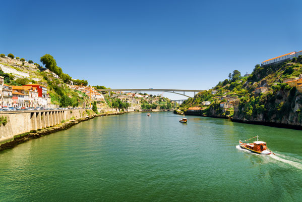 Douro River in Porto - Copyright Efired