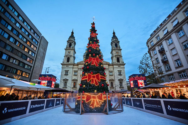 Best Christmas Market in Europe - Advent Basilica Budapest - Best Christmas Market in Europe