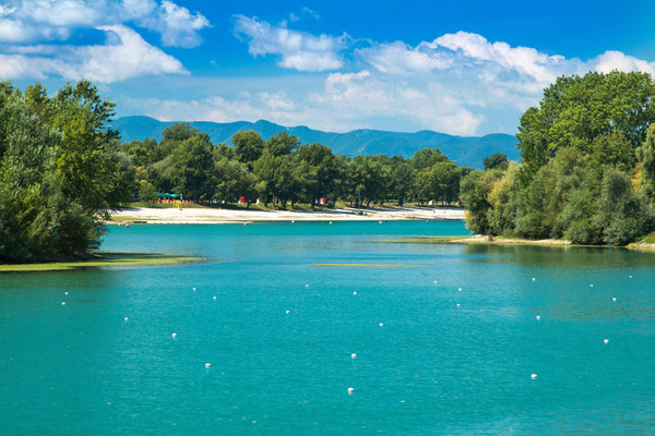 Beautiful Jarun lake in Zagreb on a sunny summer day - Copyright iascic