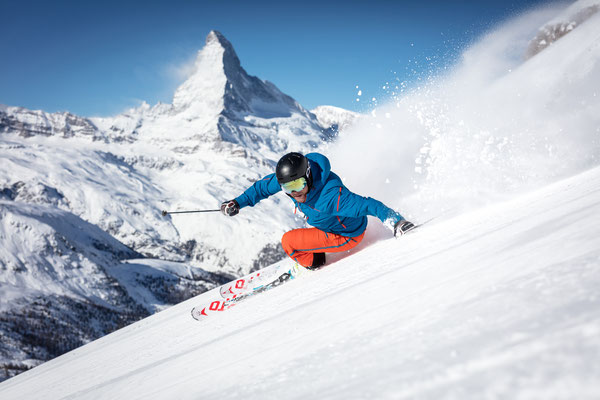 Zermatt - Skifahrer vor Matterhorn- Copyright Pascal Gertschen 