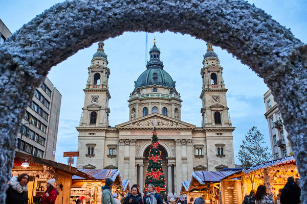 Best Christmas Market in Europe - Advent Basilica Budapest - Best Christmas Market in Europe