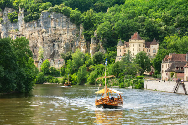 Boat Dordogne River copyright  beboy