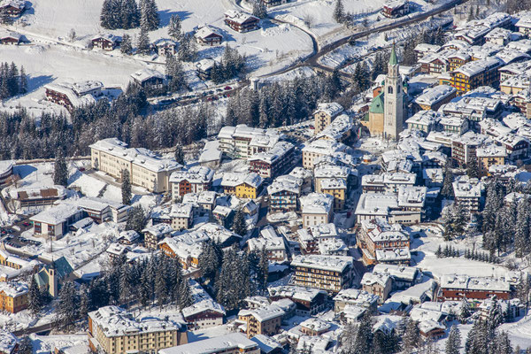 Cortina d'Ampezzo - European Best Ski Resorts - Copyright  www.bandion.it