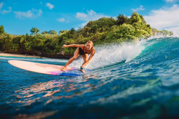 Tahiti surfer copyright Wonderful Nature