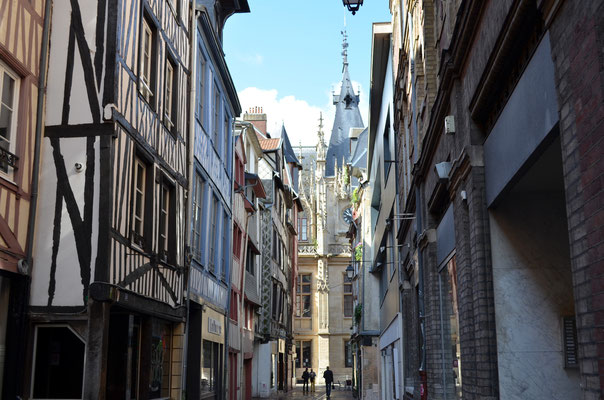 Narrow streets in the city center of Rouen, France - Copyright Rouen - Normandie Tourisme & Congrès