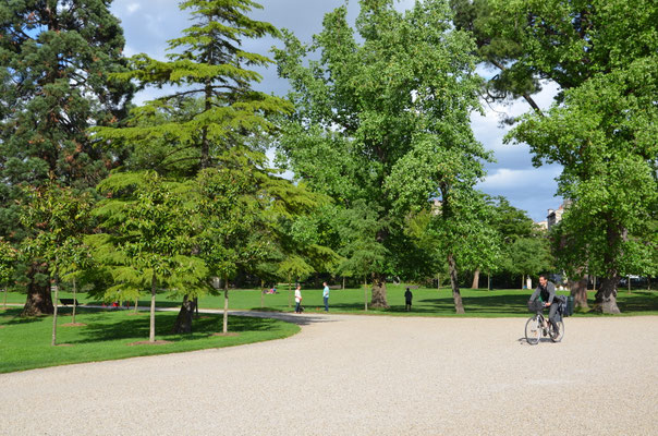 Bordeaux-public-garden