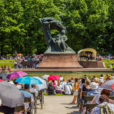 Warsaw European Best Destinations - Fryderyk Chopin Monument in Royal Łazienki Park - Chopin concert _fot. F. Kwiatkowski © City of Warsaw