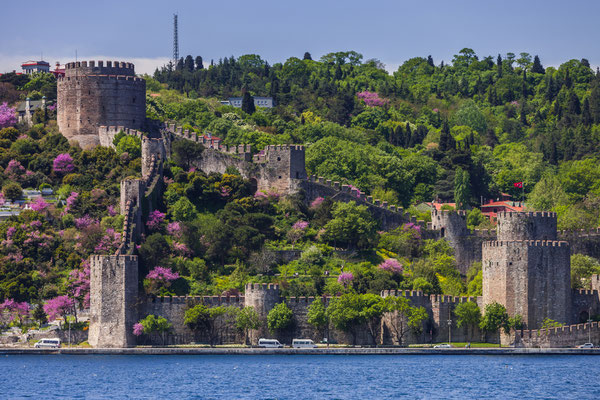 Rumelian Castle along the Bosphorus in istanbul - Copyright CREATISTA