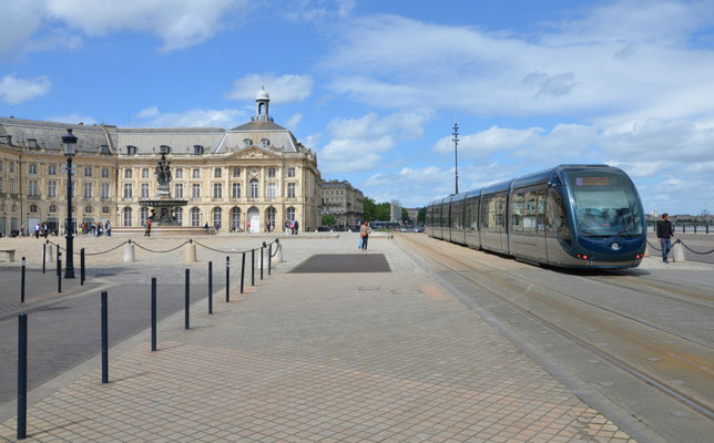 Place-de-la-bourse-Bordeaux © EBD