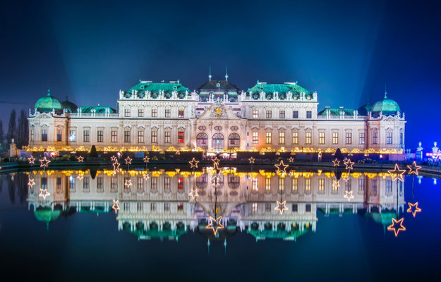 Night view of the Belvedere Palace Museum in Vienna during Christmas time - By trabantos