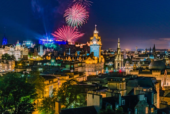 Edinburgh Christmas market - Copyright DiegoMariottini