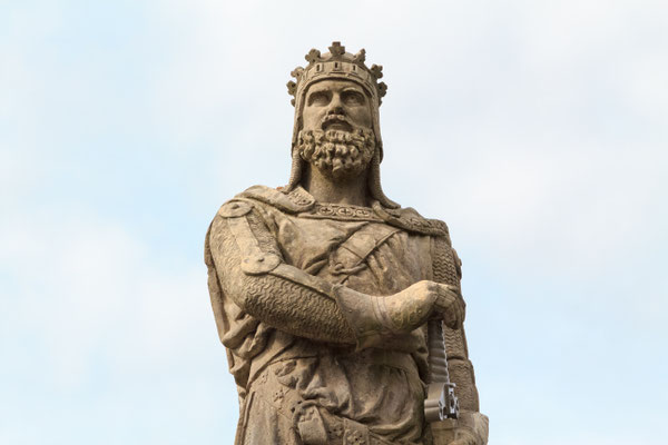 Robert the Bruce, king of Scots; stone statue in front of Stirling castle. Scotland Copyright kyrien