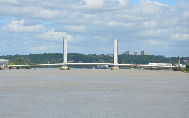 Chaban-delmas-bridge