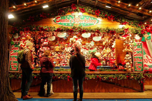 Edinburgh Christmas market - Copyright Madison Kayz