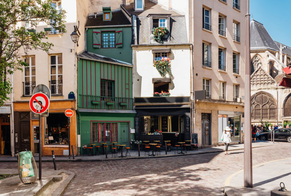 Paris cafés copyright Catarina Belova