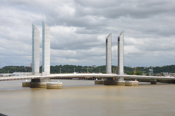 Chaban-delmas-bridge