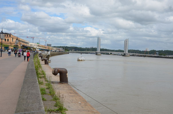 Chaban-delmas-bridge