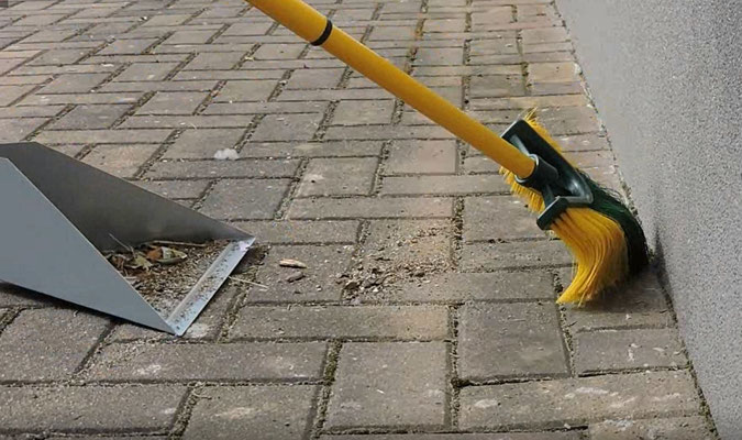 Präzises Aufkehren des Kerrichts