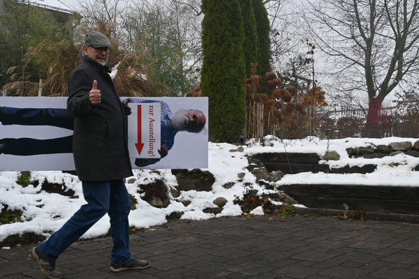 letzte Vorbereitungen vor der Vernissage