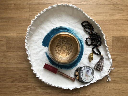 Altar 2go von yogawerkart, Altar für unterwegs für Yogalehrerinnen und Yogalehrer, Decke für Klangschale und co. wird zur Tasche