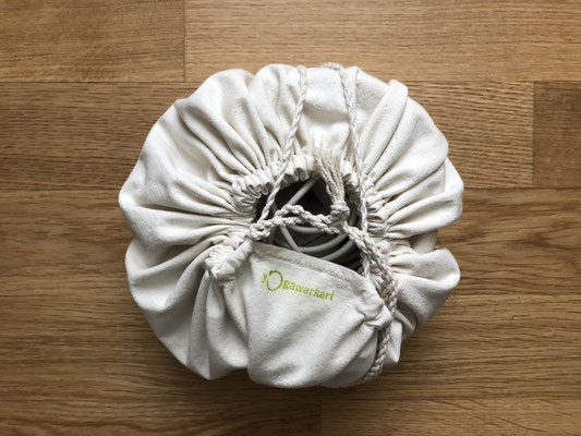 Altar 2go von yogawerkart, Altar für unterwegs für Yogalehrerinnen und Yogalehrer, Decke für Klangschale und co. wird zur Tasche