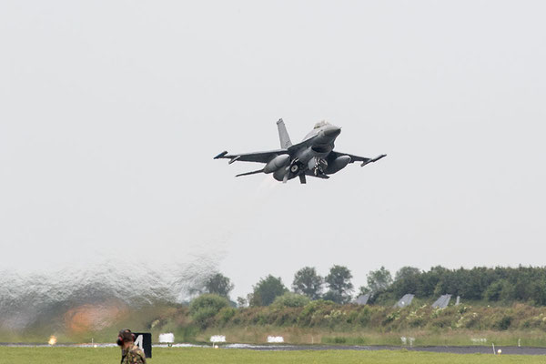 F-16