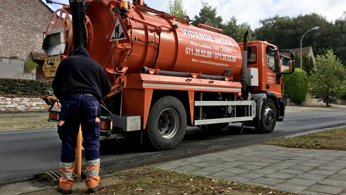 Curage des égouts en Brabant Wallon dans la commune de Braine l'Alleud