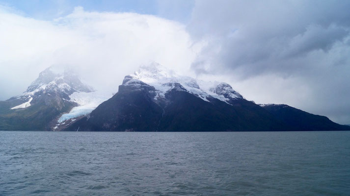 Der Balmaceda-Gletscher in der Ferne