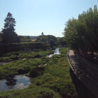 Caldas de Reis schmiegt sich an einen Fluss, wunderschön. Ansonsten eher eine verschlafene Kleinstadt.