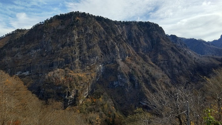 仙丈ケ岳の大褶曲岸壁